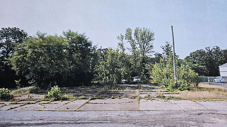 County councilman helps to bring “pocket park” to High Ridge Boulevard